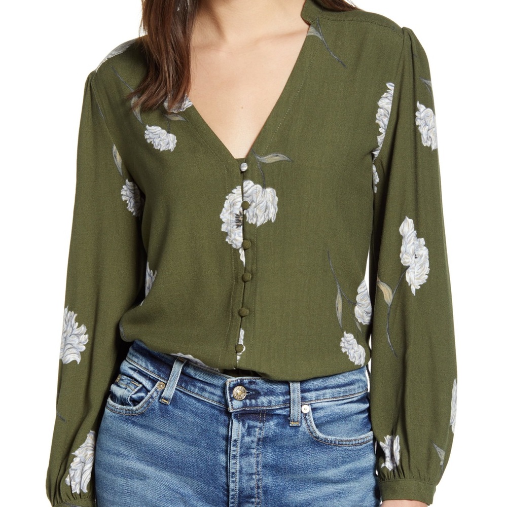 Cupcakes & Cashmere Alma Floral Top